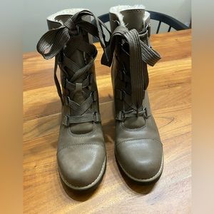 Universal Thread Women's Katherine Vegan Leather Lace-Up Wedge Boots